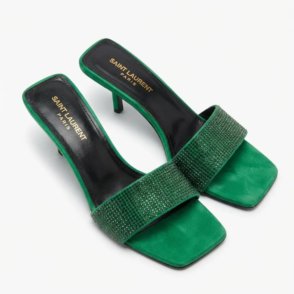 Mules plates Saint Laurent en satin vert ornées de strass